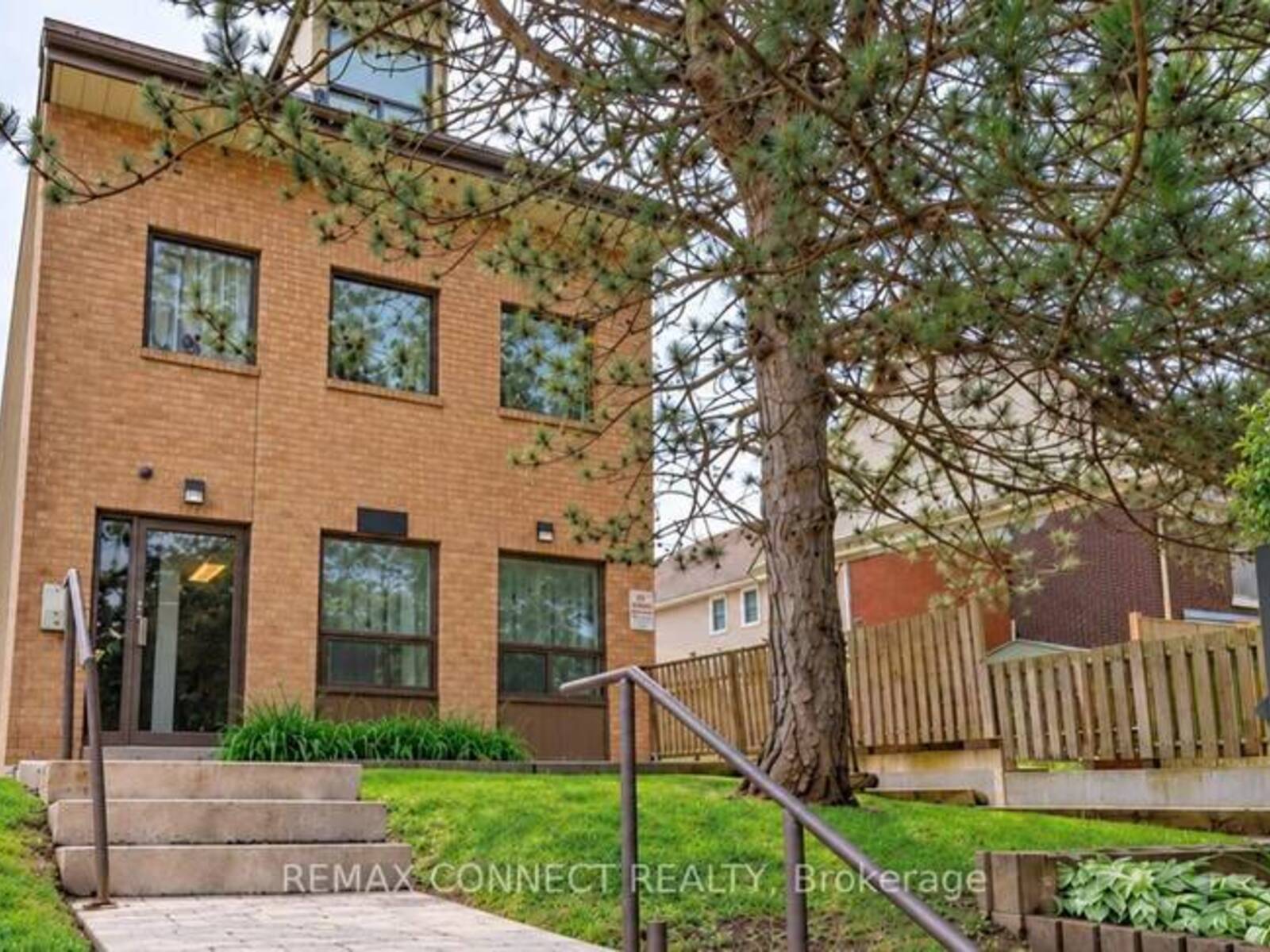 303 - 4872 VALLEY WAY, Niagara Falls, Ontario L2E 1W3