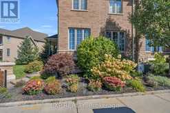 10 VITA STEPHANIE COURT | Georgina Ontario | Slide Image Four
