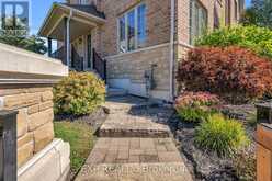 10 VITA STEPHANIE COURT | Georgina Ontario | Slide Image Five
