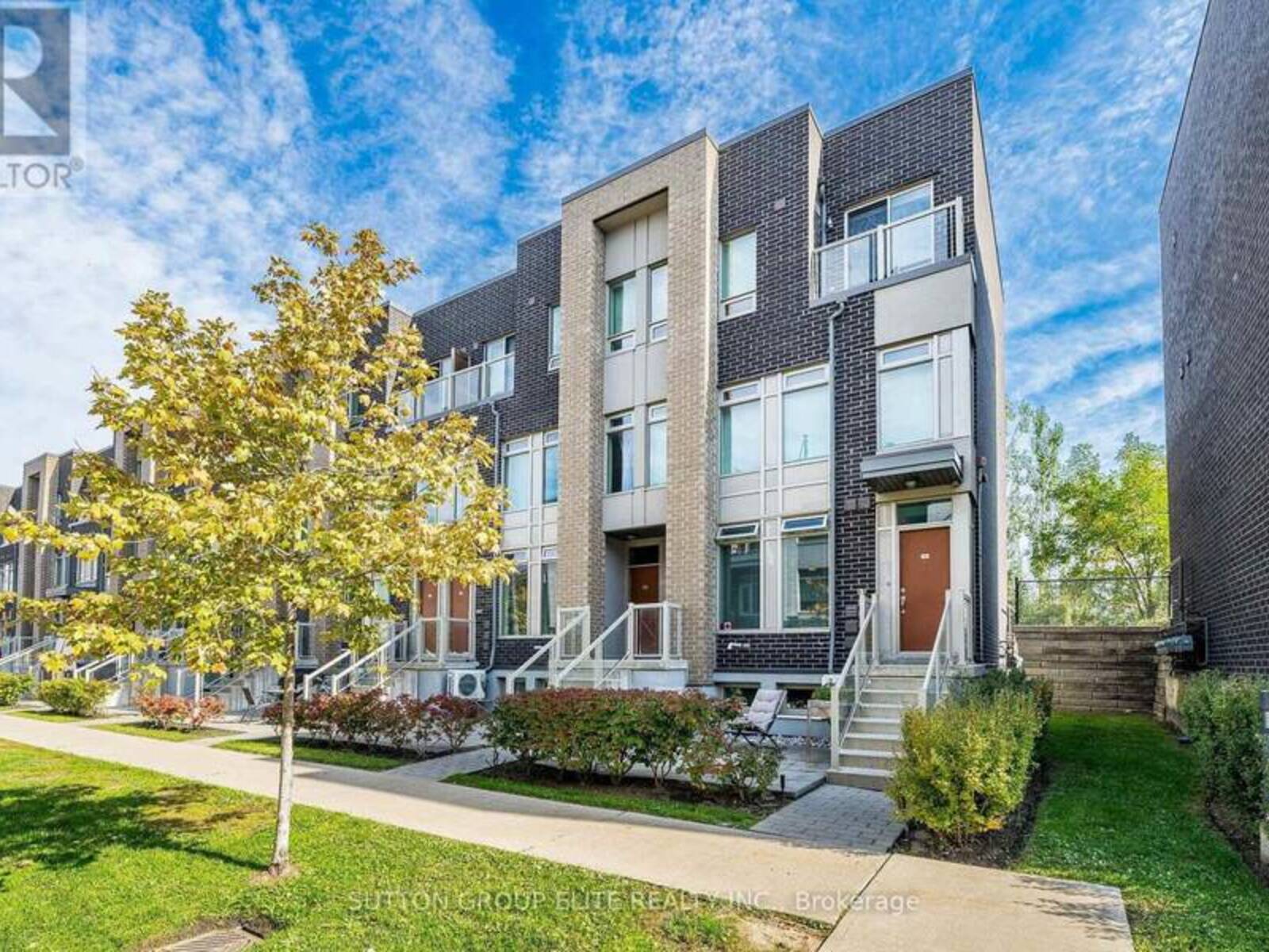 36 - 19 APPLEWOOD LANE, Toronto, Ontario M9C 0C1