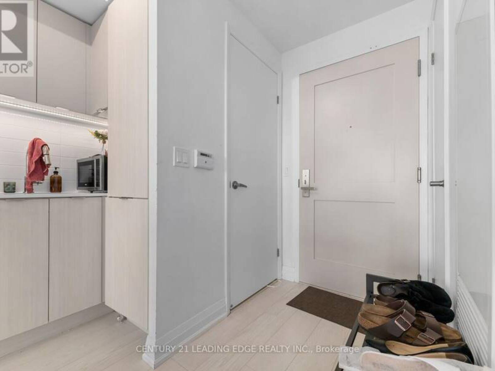 745 - 26 GIBBS ROAD, Toronto, Ontario M9B 0E3