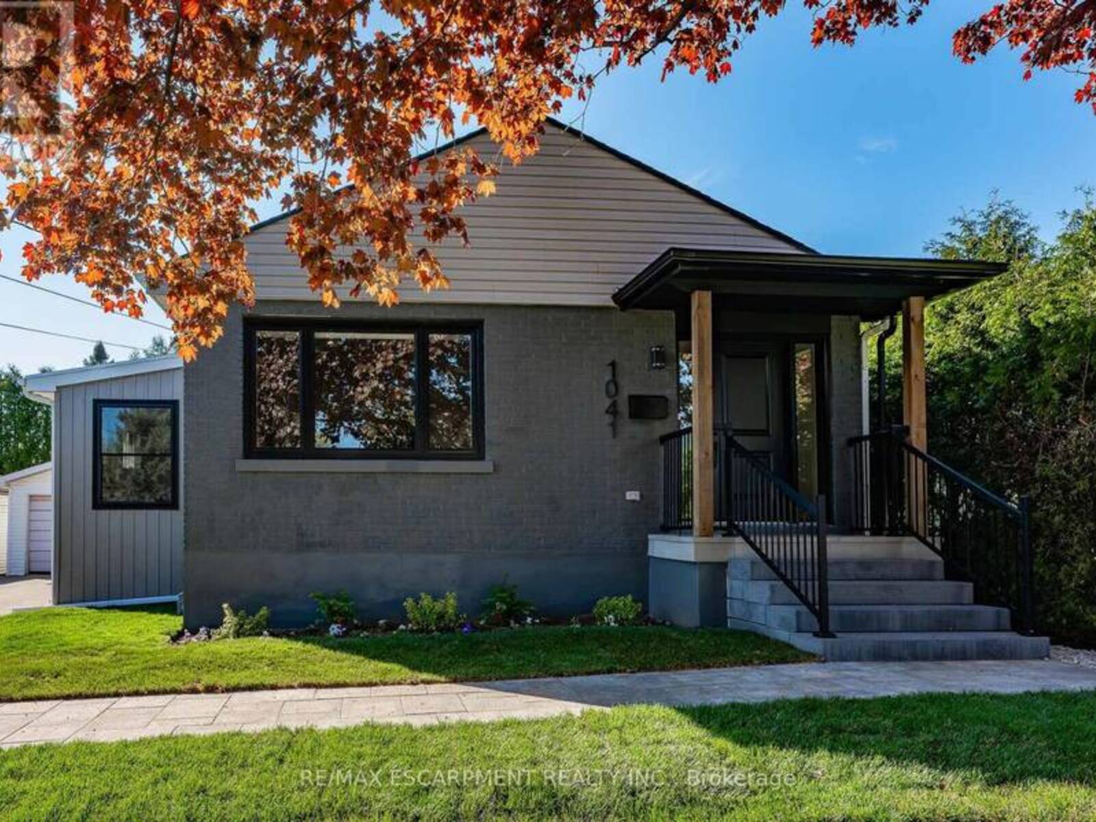 1041 SHEPHERD'S DRIVE, Burlington, Ontario L7T 3R4