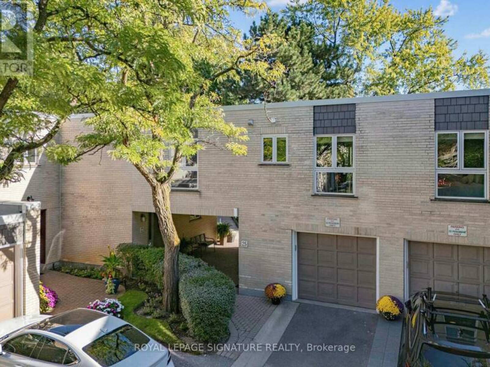 25 PROUDBANK MILLWAY, Toronto, Ontario M2L 1P3