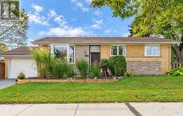18 HORIZON CRESCENT | Toronto Ontario | Slide Image One