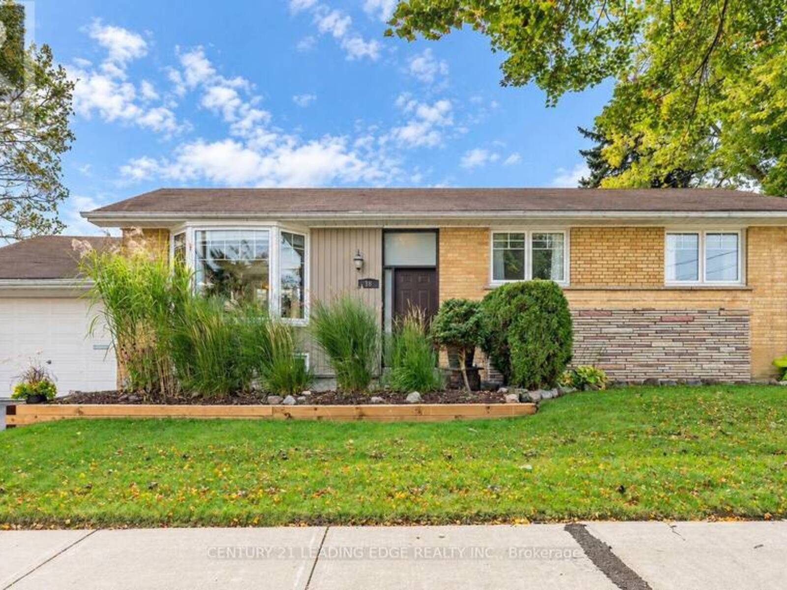 18 HORIZON CRESCENT, Toronto, Ontario M1T 2G3