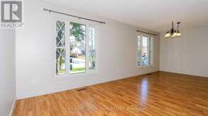 9 BRONTE CRESCENT | Barrie Ontario | Slide Image Nineteen