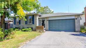 9 BRONTE CRESCENT | Barrie Ontario | Slide Image Two
