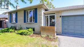 9 BRONTE CRESCENT | Barrie Ontario | Slide Image Three