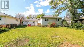 9 BRONTE CRESCENT | Barrie Ontario | Slide Image Eight