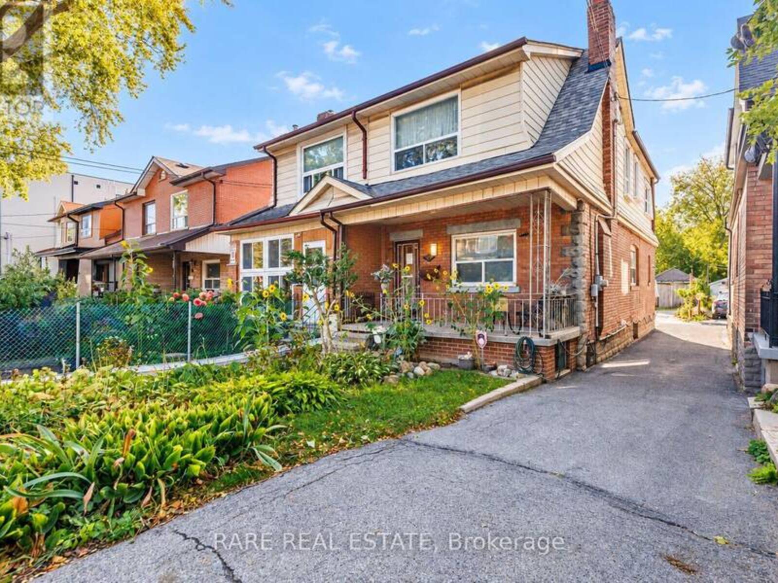 842 SHAW STREET, Toronto, Ontario M6G 3M2
