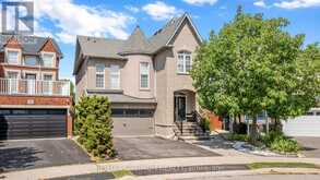 82 PENBRIDGE CIRCLE | Brampton Ontario | Slide Image Three