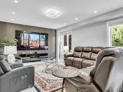 82 PENBRIDGE CIRCLE Brampton Ontario, L7A 2R1