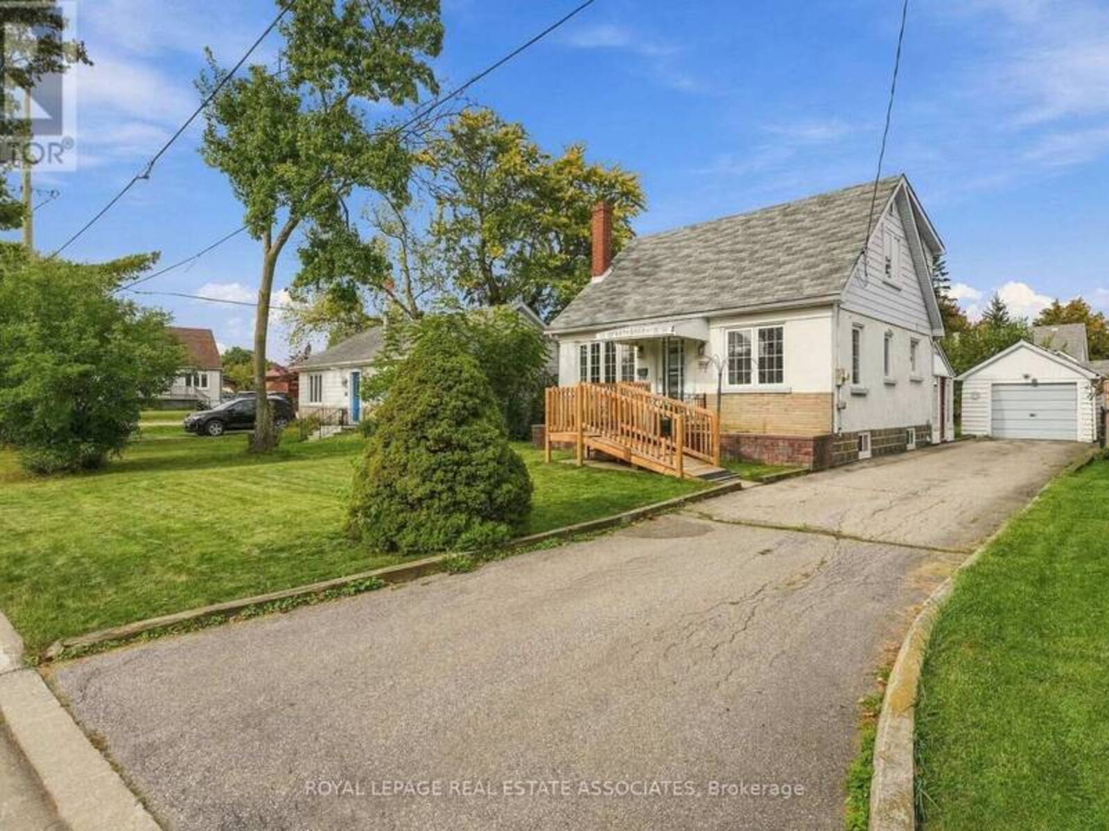 989 PELHAM AVENUE, Mississauga, Ontario L5E 1L1