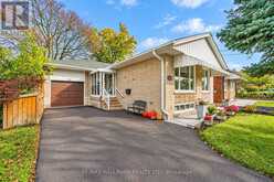 20 WISHING WELL DRIVE | Toronto Ontario | Slide Image Three