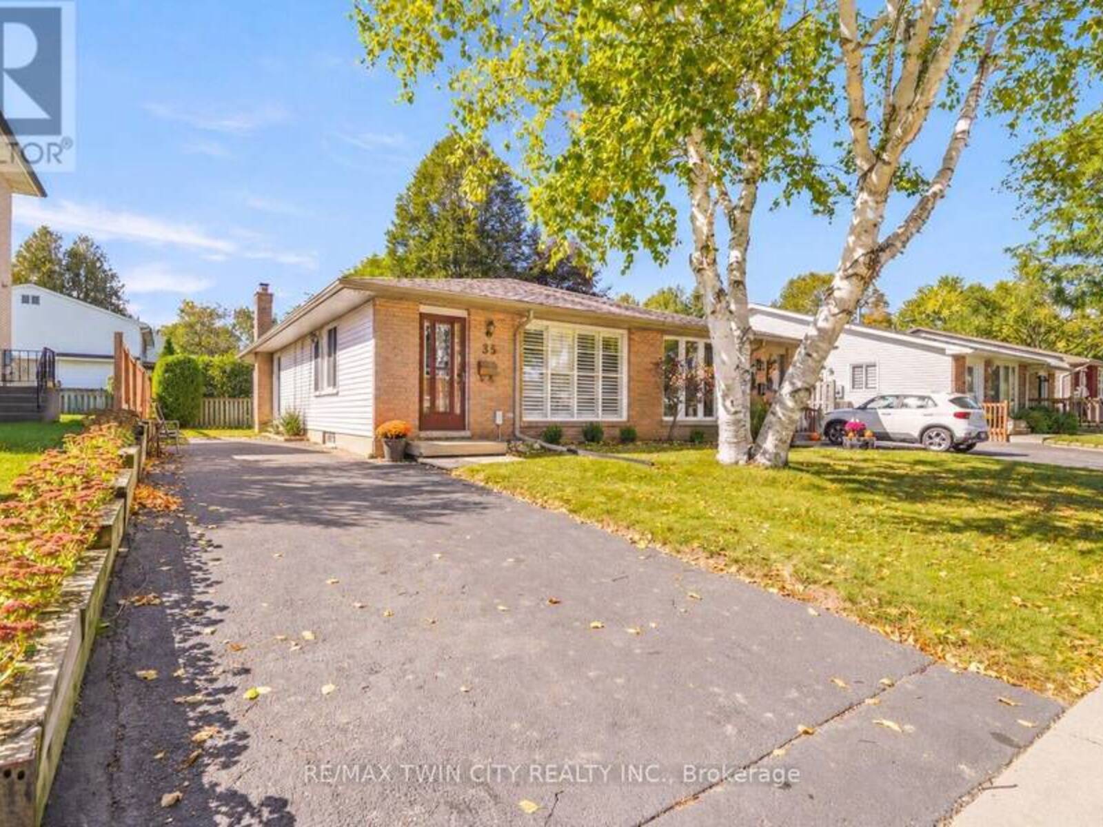 35 IVANHOE ROAD, Brantford, Ontario N3R 6V1