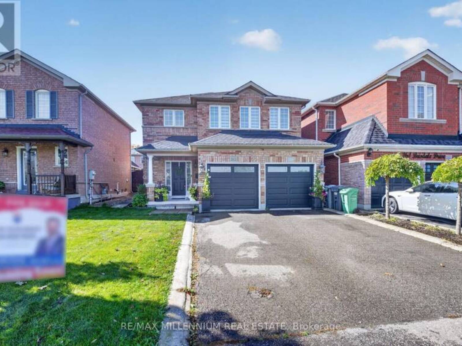 262 BRISDALE DRIVE W, Brampton, Ontario L7A 2T3