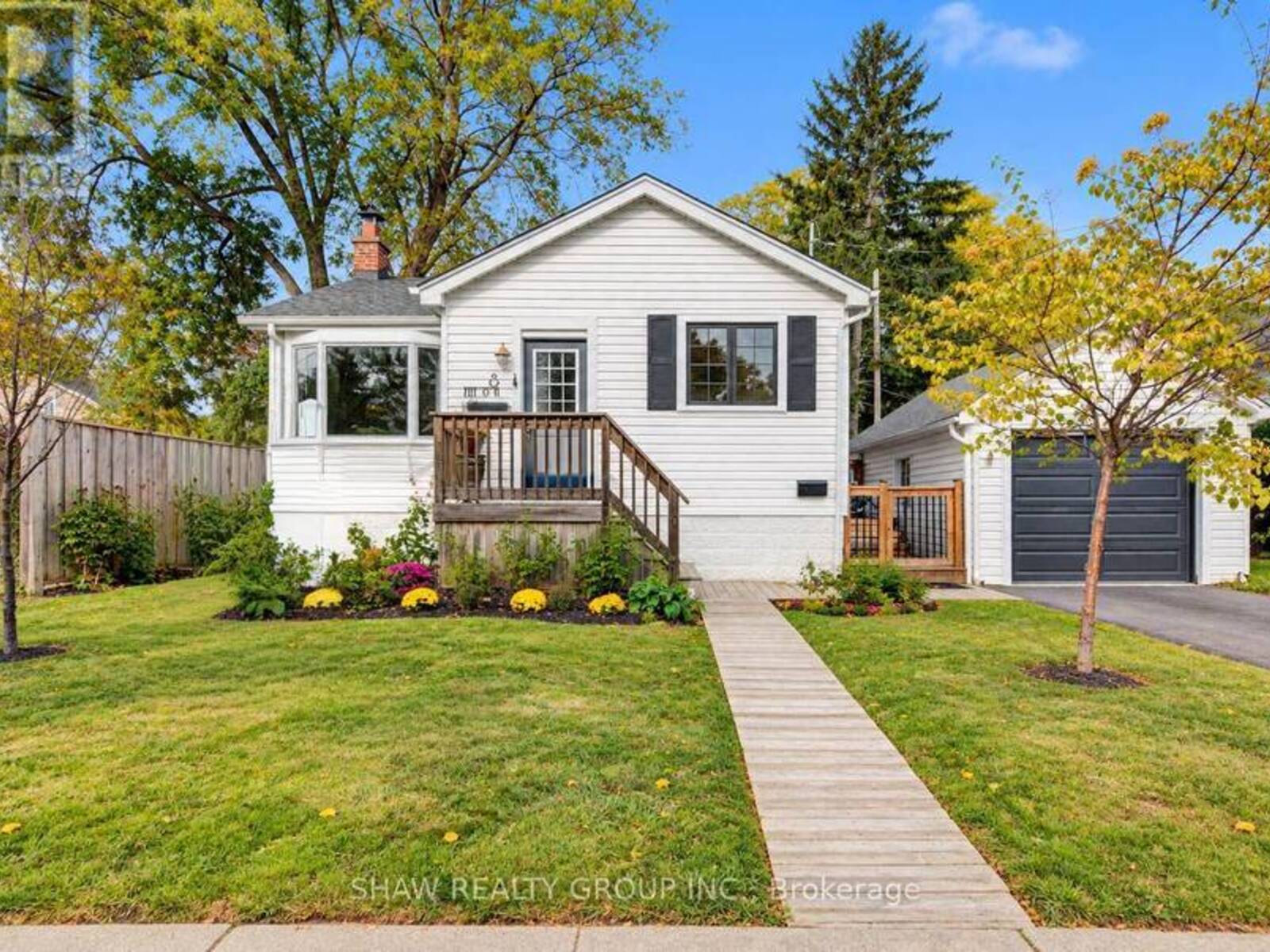 8 PEEL STREET, Hamilton, Ontario L9H 2Z7