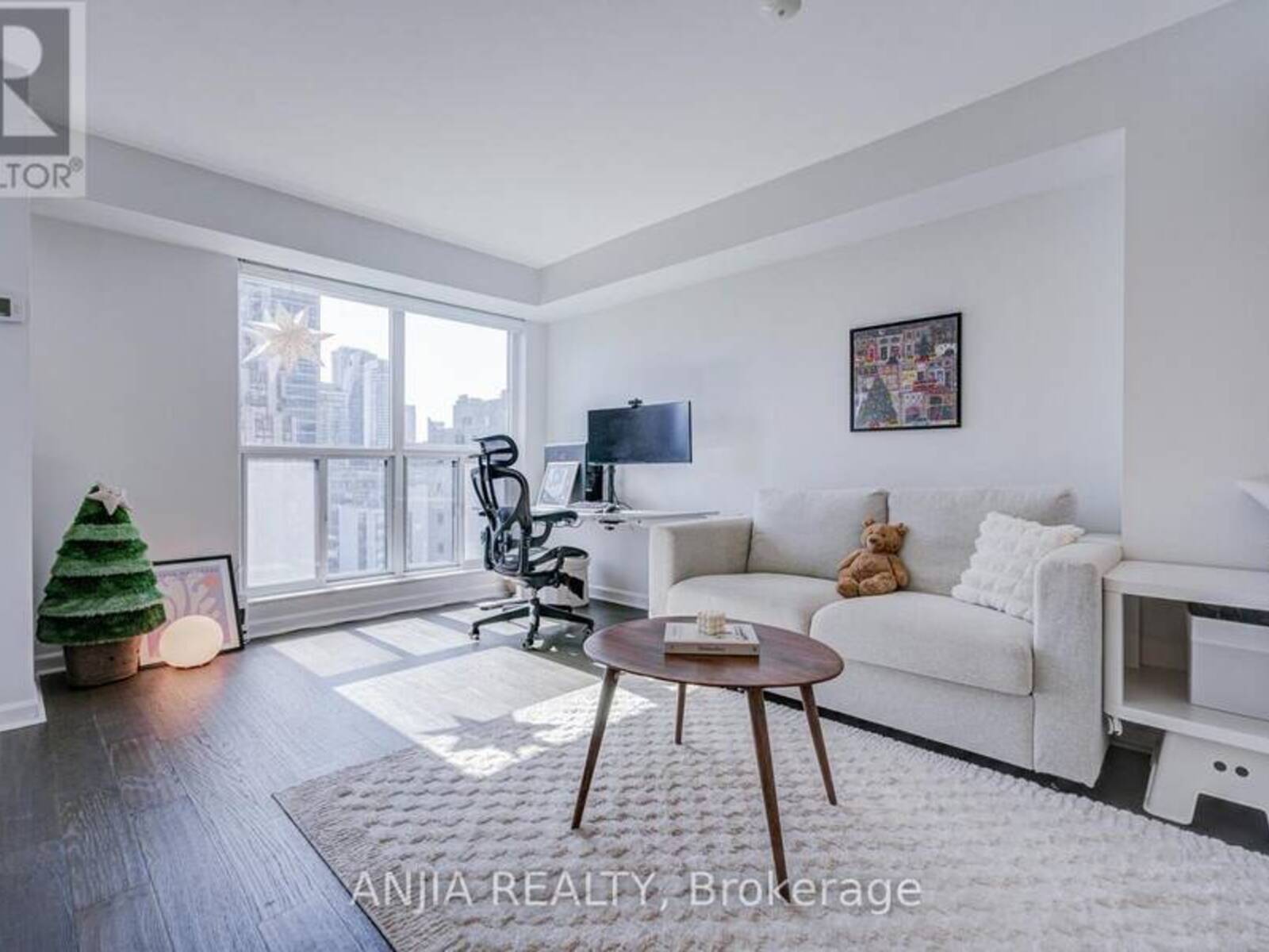 2011 - 8 PARK ROAD, Toronto, Ontario M4W 3S5