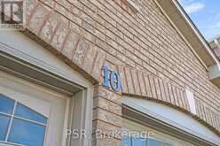 10 BACCARAT CRESCENT | Brampton Ontario | Slide Image Four