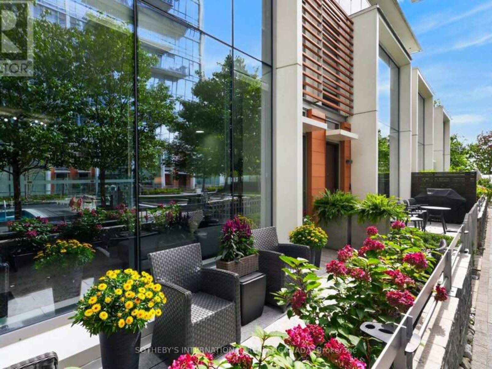 TH 114 - 29 QUEENS QUAY E, Toronto, Ontario M5E 0A4