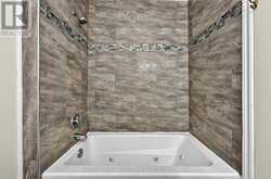 87 MCVEIGH DRIVE | Barrie Ontario | Slide Image Fifteen