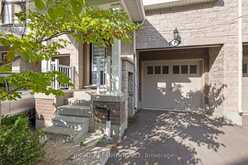 7 RAPIDS LANE | Hamilton Ontario | Slide Image Three