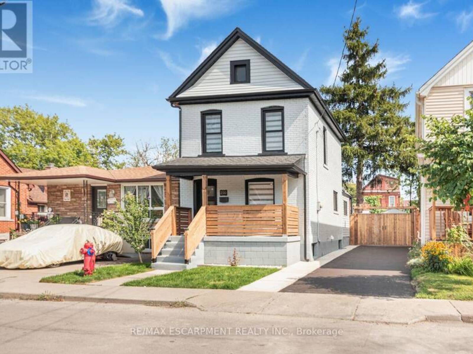 250 ROSSLYN AVENUE N, Hamilton, Ontario L8L 7R1