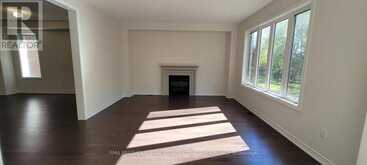 147 DOVEDALE DRIVE | Georgina Ontario | Slide Image Eight