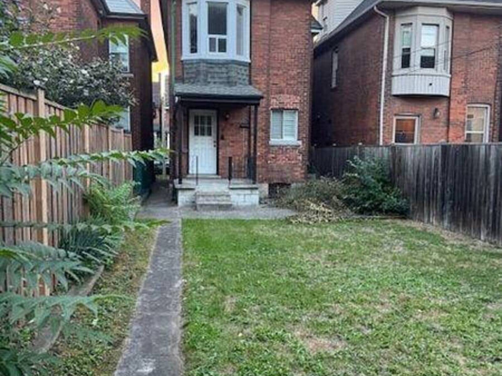 37 GLADSTONE AVENUE, Hamilton, Ontario L8M 2H7