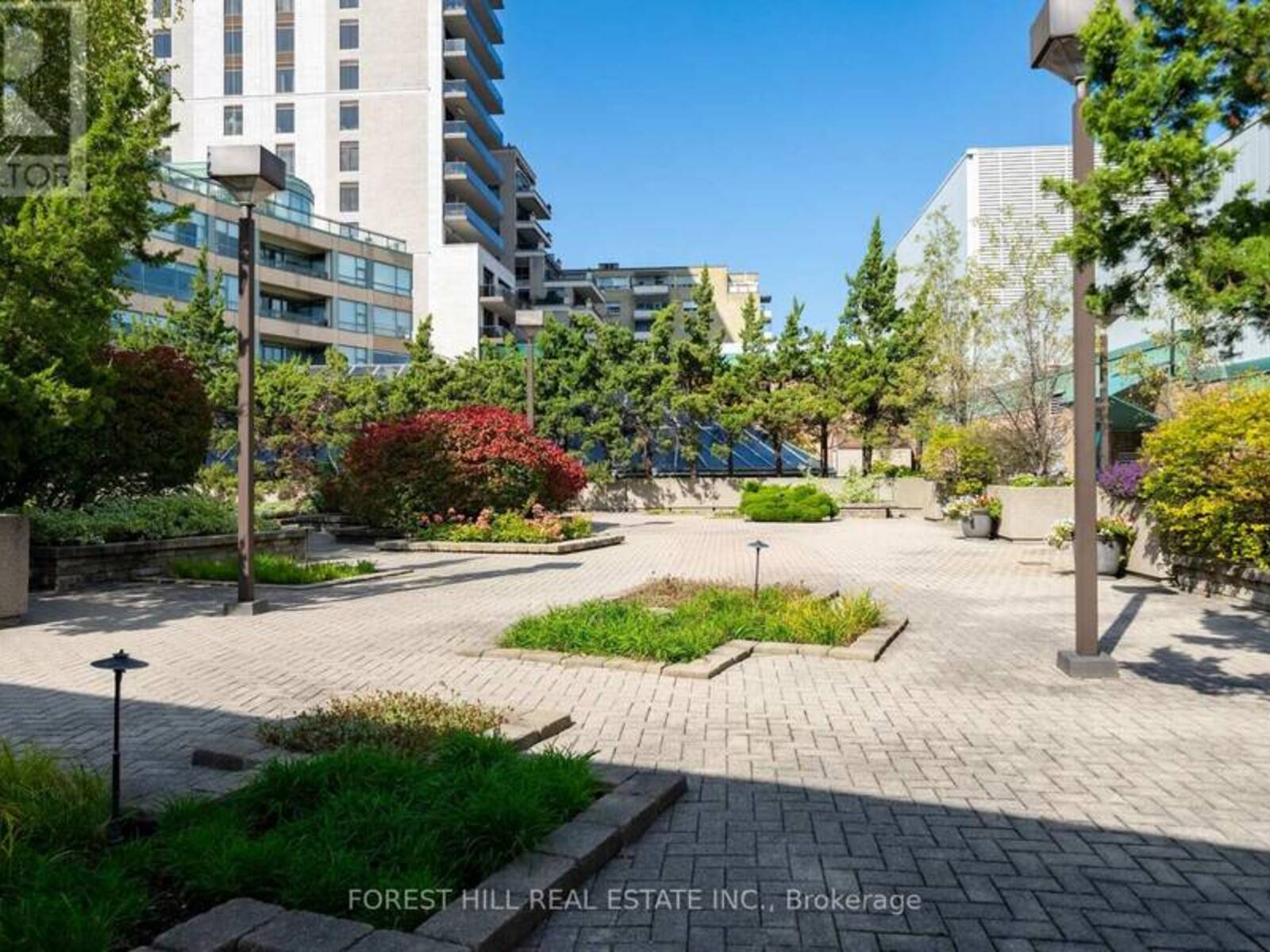 215 - 77 AVENUE ROAD, Toronto, Ontario M5R 3R8