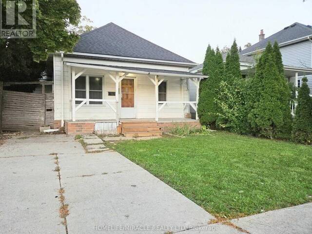 908 WINDSOR AVENUE Windsor Ontario, N9A 1K2 - 3 Bedrooms Home For Sale