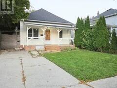 908 WINDSOR AVENUE Windsor Ontario, N9A 1K2
