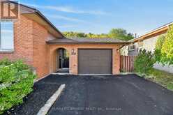 100 MARCELLA CRESCENT | Hamilton Ontario | Slide Image Four