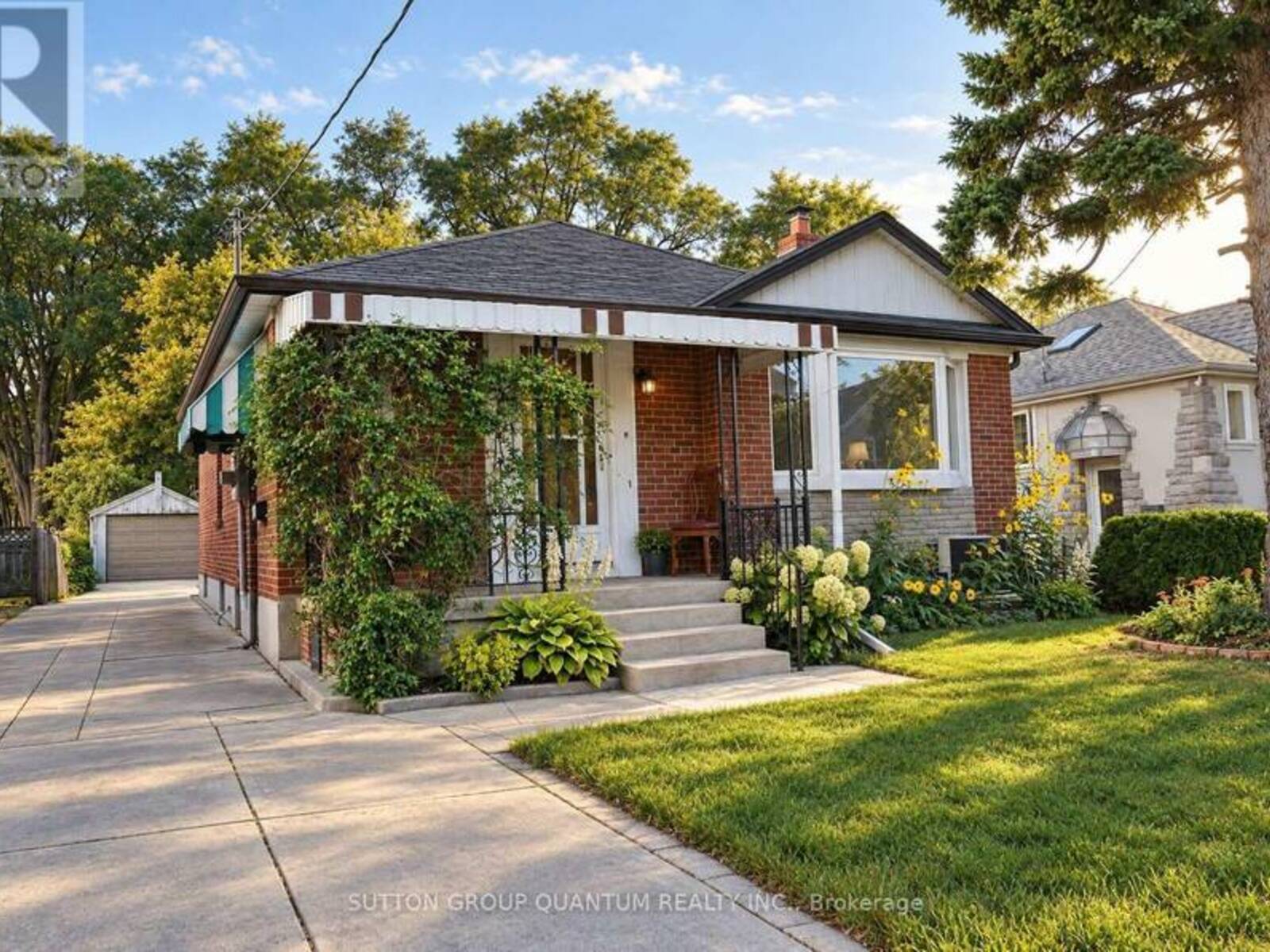 74 CANNON ROAD, Toronto, Ontario M8Y 1S1