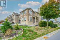 982 WILBUR PIPHER CIRCLE | Newmarket Ontario | Slide Image Two