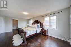 982 WILBUR PIPHER CIRCLE | Newmarket Ontario | Slide Image Thirty