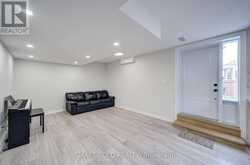 982 WILBUR PIPHER CIRCLE | Newmarket Ontario | Slide Image Thirty-three