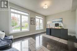 982 WILBUR PIPHER CIRCLE | Newmarket Ontario | Slide Image Nine