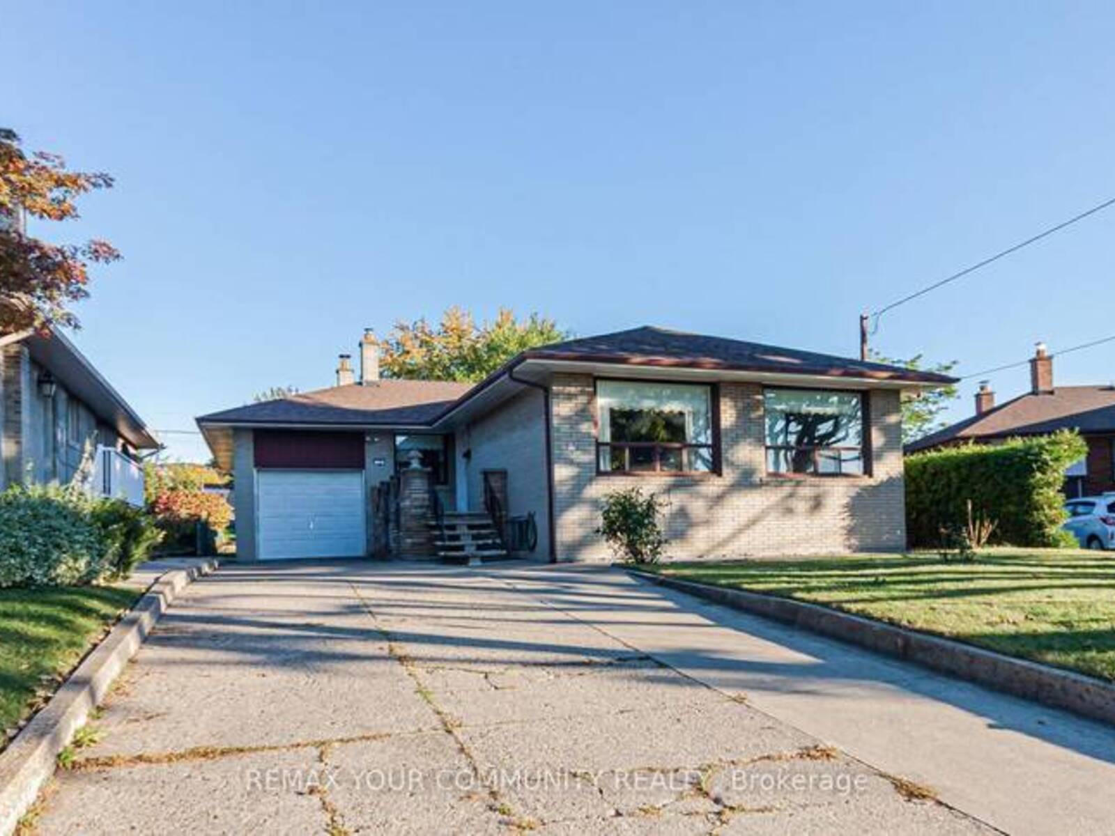 15 VALENCIA CRESCENT, Toronto, Ontario M6L 1M3