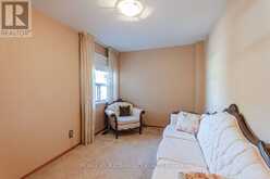 15 VALENCIA CRESCENT | Toronto Ontario | Slide Image Twelve