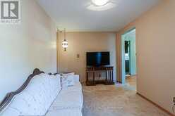 15 VALENCIA CRESCENT | Toronto Ontario | Slide Image Thirteen