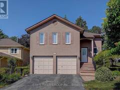 107 CRAWFORD ROSE DRIVE Aurora Ontario, L4G 4S1