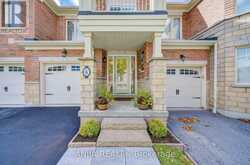 6 EXPEDITION CRESCENT | Whitchurch-Stouffville Ontario | Slide Image Three
