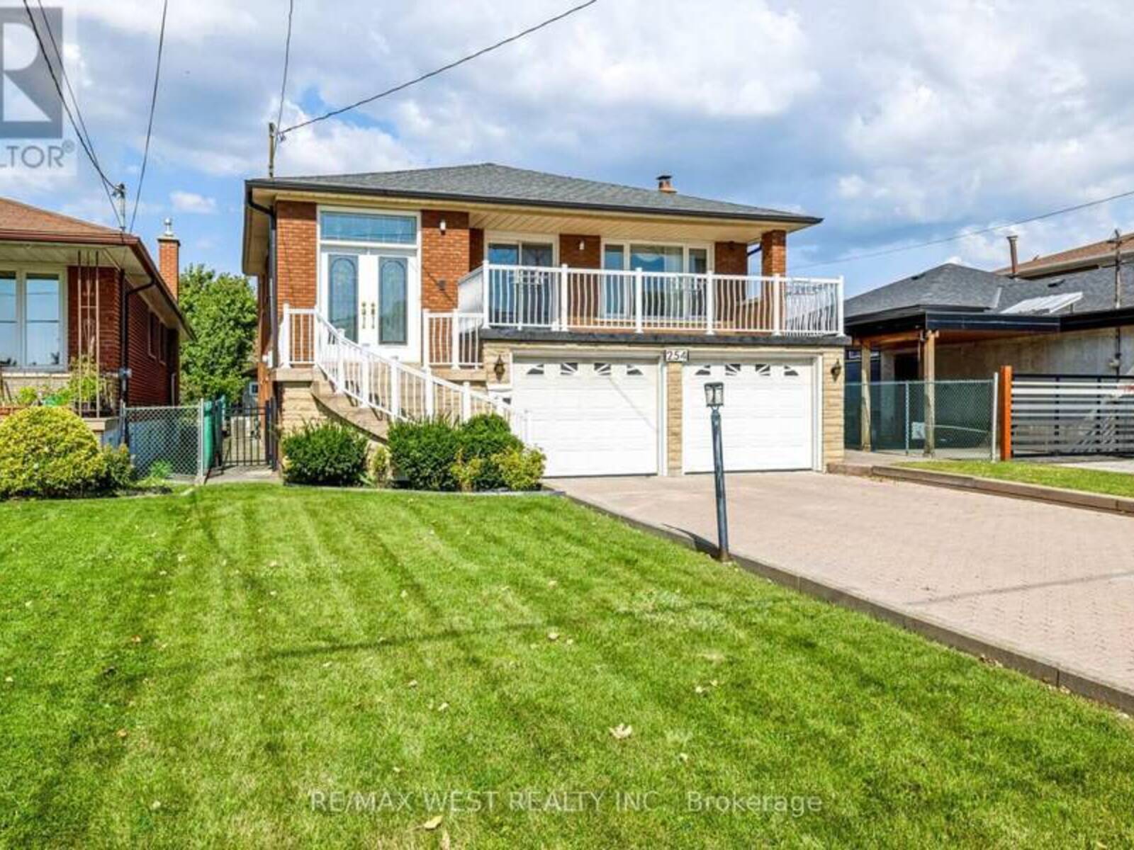 254 MAPLE LEAF DRIVE, Toronto, Ontario M6L 1P1