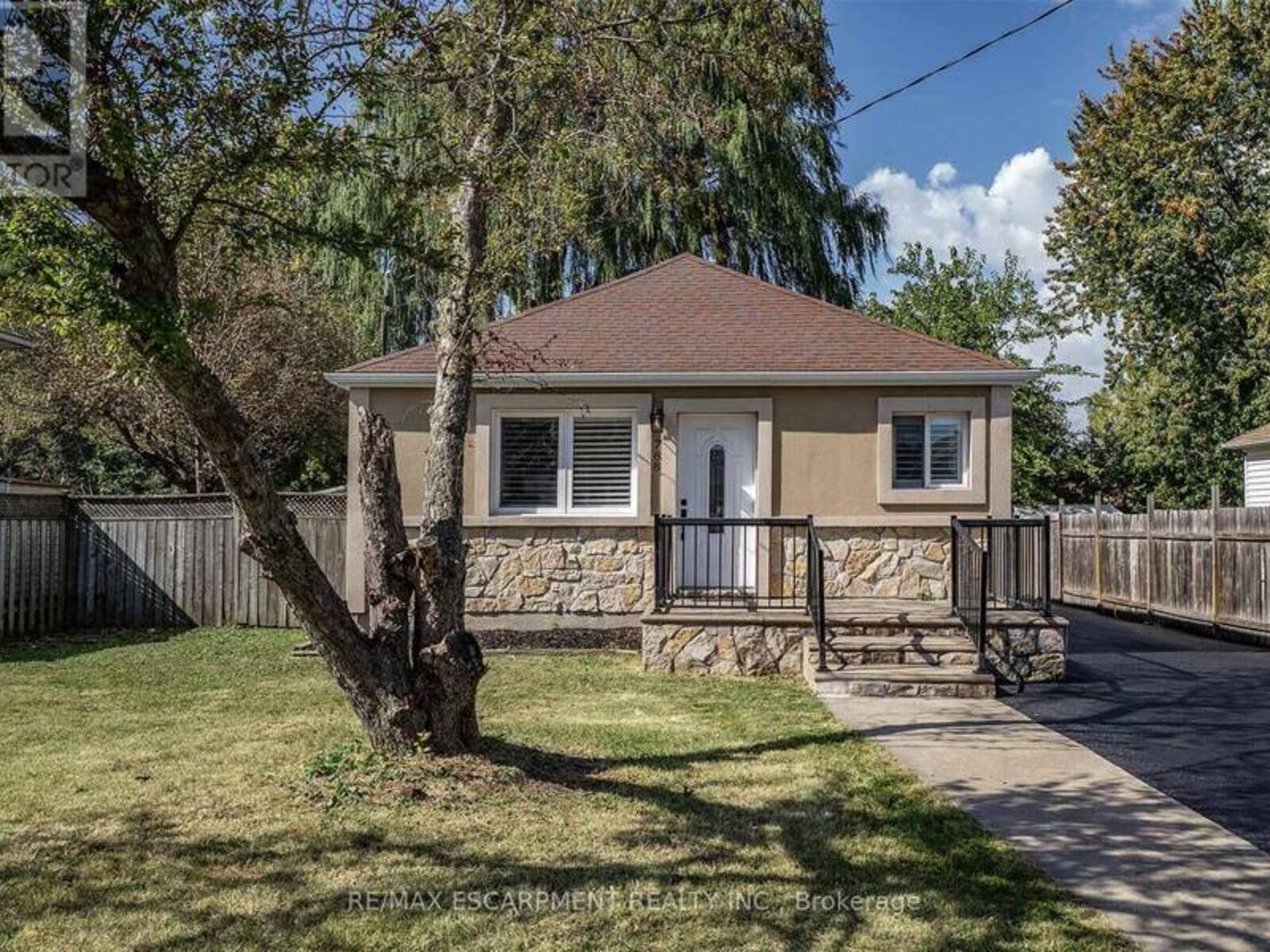 788 UPPER GAGE AVENUE, Hamilton, Ontario L8V 4K4