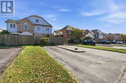 148 ROCKHAVEN LANE | Hamilton Ontario | Slide Image Four