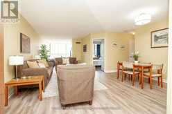 209 - 33 WELDRICK ROAD E | Richmond Hill Ontario | Slide Image Ten