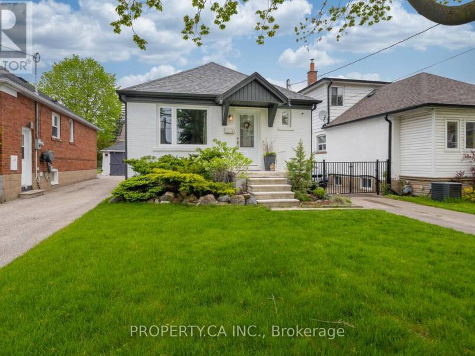 44 DANIELS STREET, Toronto, Ontario M8Y 1M1