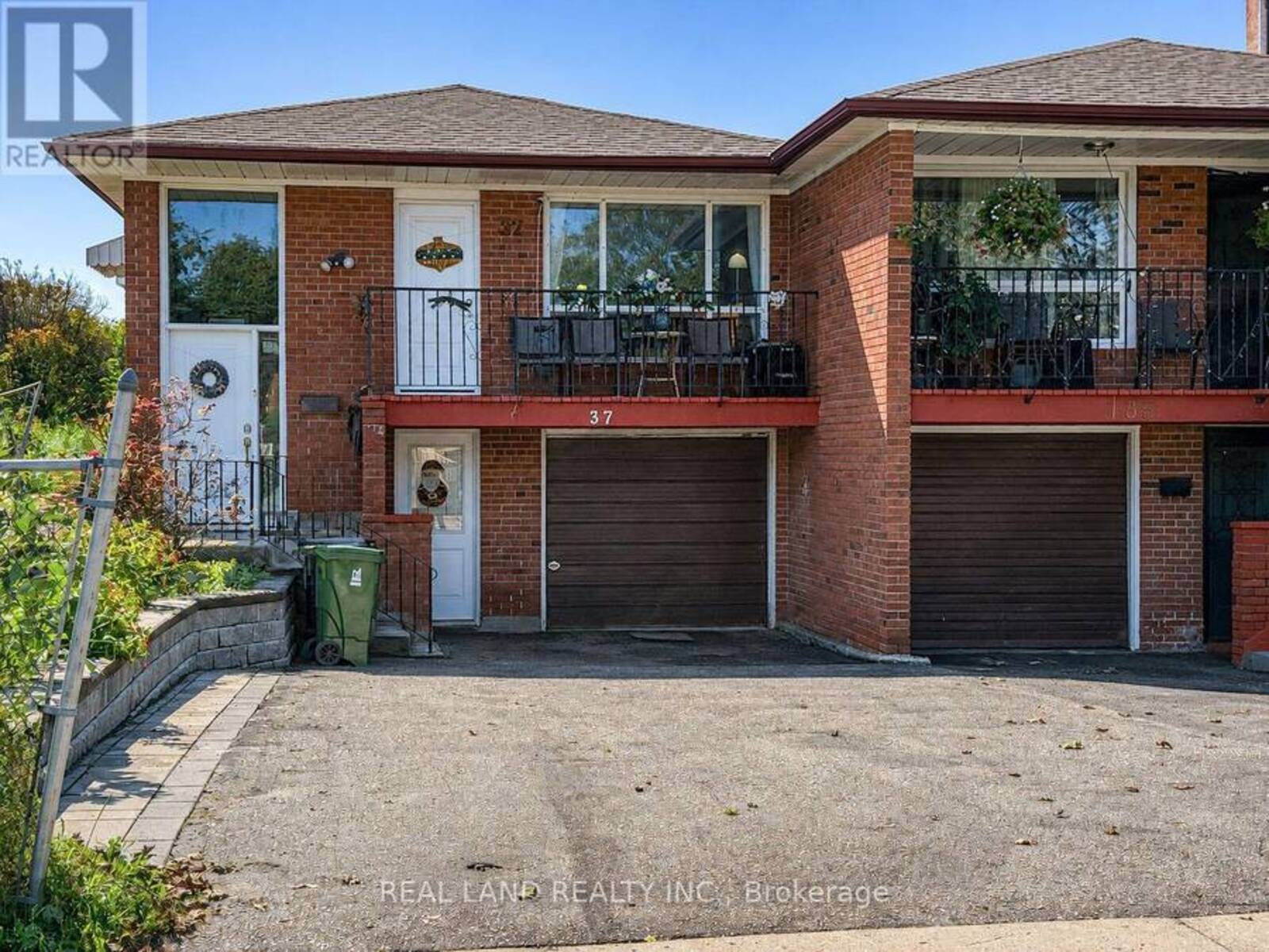 37 PAWNEE AVENUE, Toronto, Ontario M2H 3C6