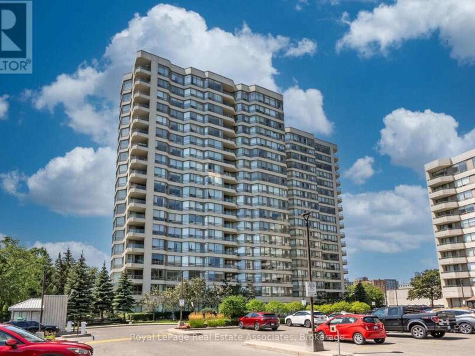 1611 - 75 KING STREET E, Mississauga, Ontario L5A 4G5